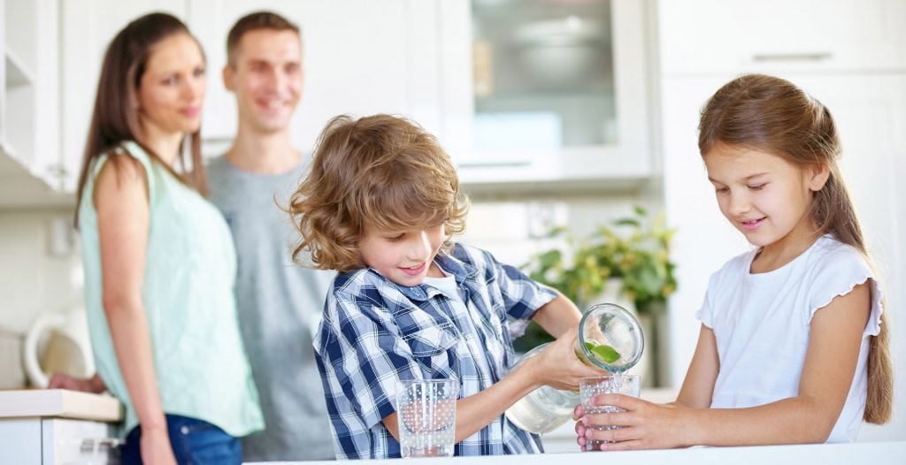 Wasserfilter für den Wasserhahn Gefiltertes Wasser aus dem Wasserhahn trinken Kinder wassershop